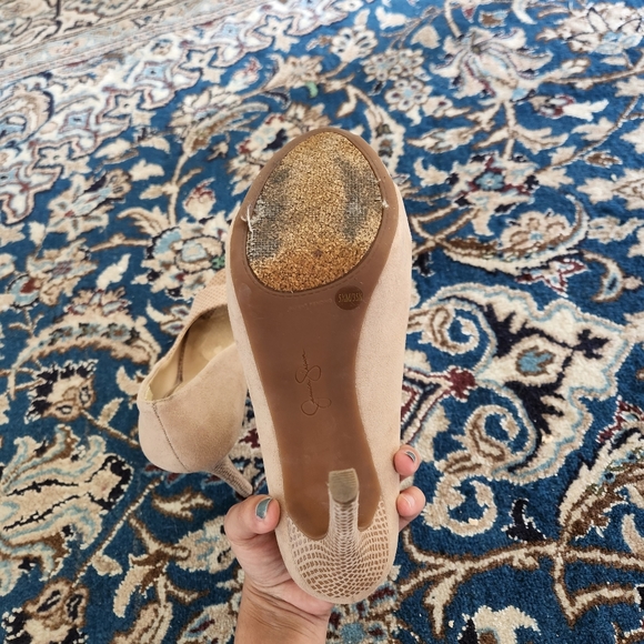 Jessica Simpson Vegan Suede Platform Pumps - Picture 4 of 4